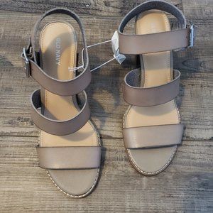 WOMENS OLD NAVY HEEL SANDALS 8.5 NWT